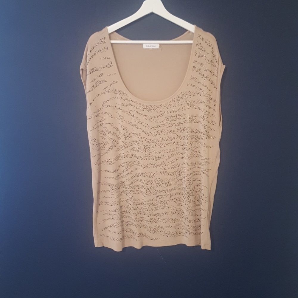 Tan short sleeve tee with bead like detailing